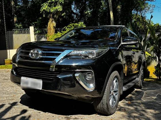TOYOTA HILUX SW4 2.8 SRX 4X4 7 LUGARES 16V TURBO INTERCOOLER DIESEL 4P AUTOMÁTICO